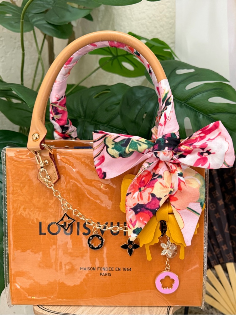 💛🩷🖤Louis Vuitton Gift Bag Tote🖤🩷💛 - Picture 2 of 7